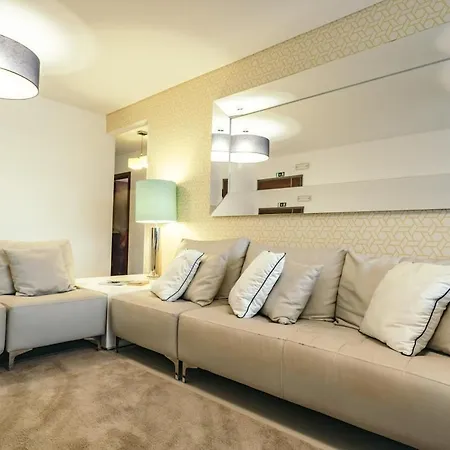 Apartment 23: Stunning Apartment, Great Location *